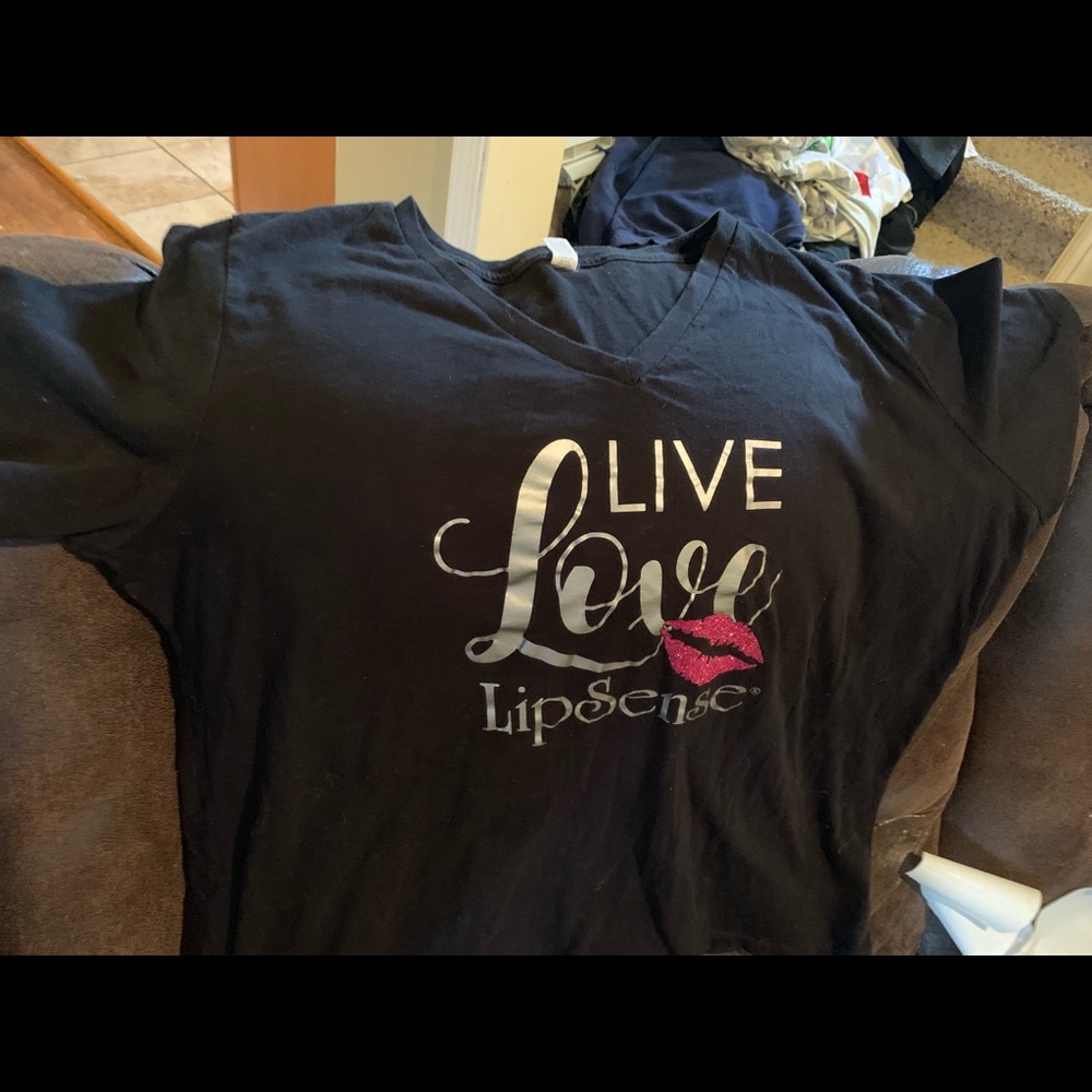 Lipsense XL v neck T-shirt